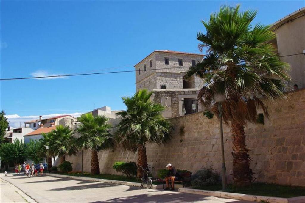 Apartment Eli Pag Town Bagian luar foto