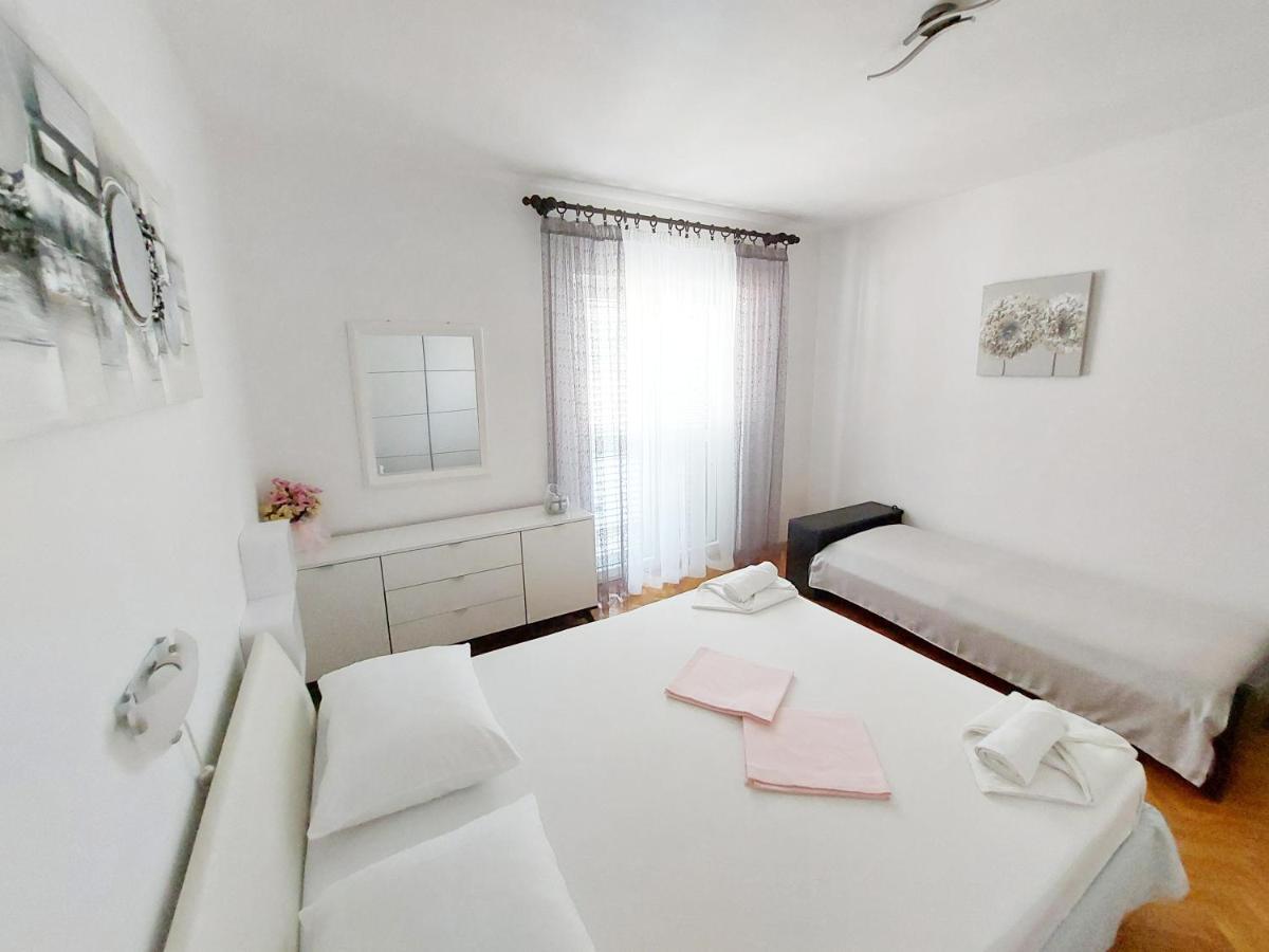 Apartment Eli Pag Town Bagian luar foto