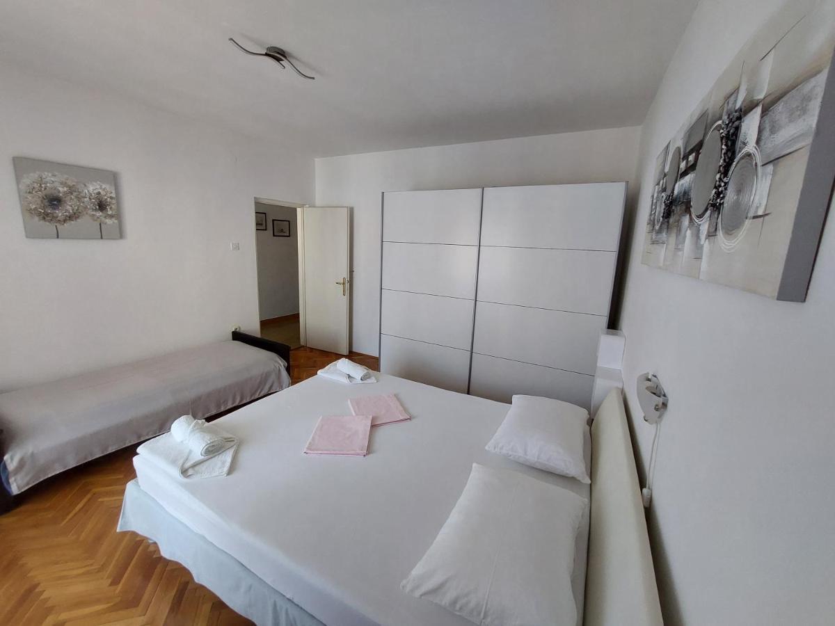 Apartment Eli Pag Town Bagian luar foto
