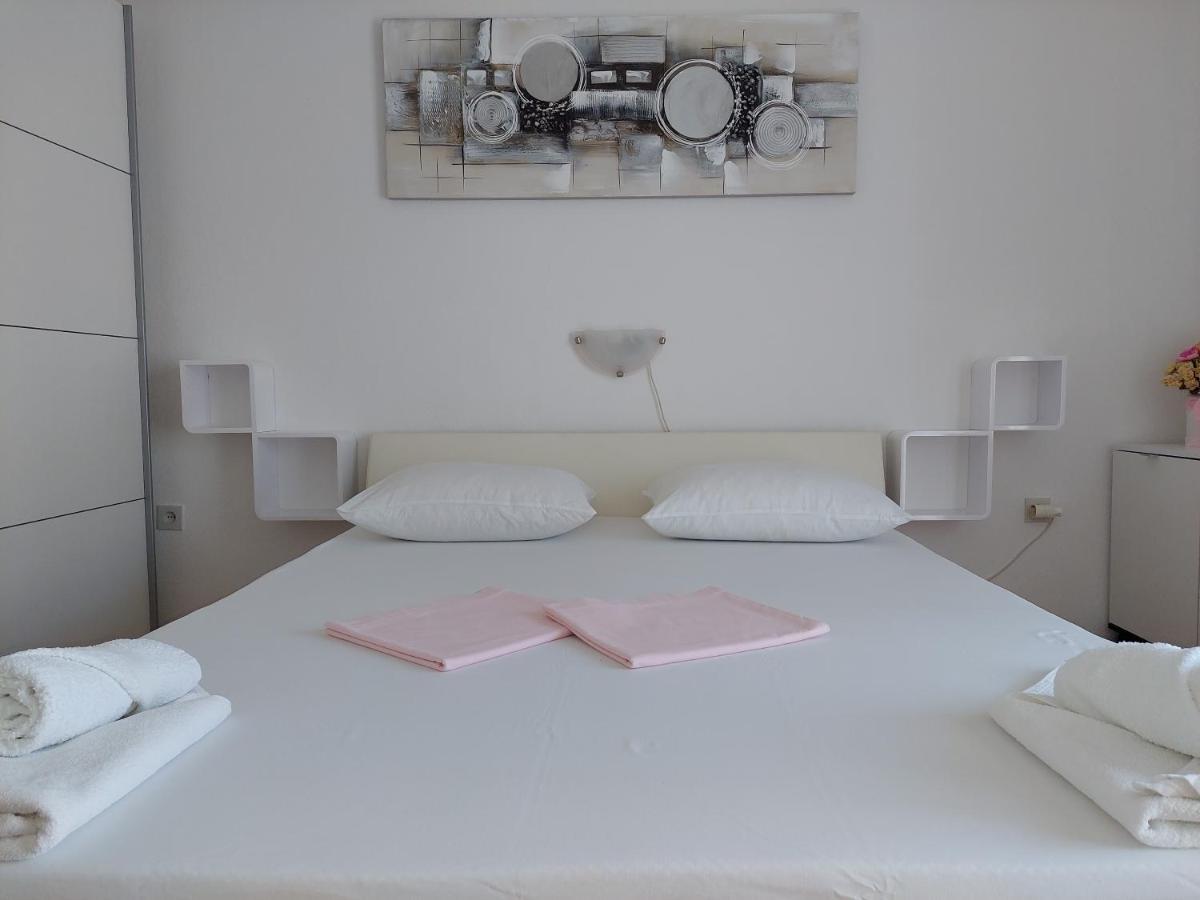 Apartment Eli Pag Town Bagian luar foto