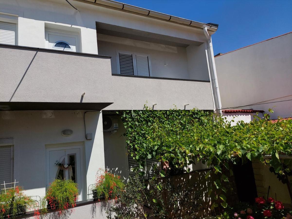 Apartment Eli Pag Town Bagian luar foto