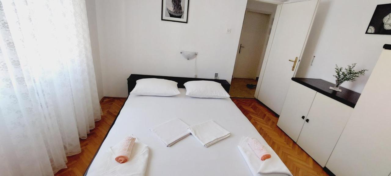Apartment Eli Pag Town Bagian luar foto